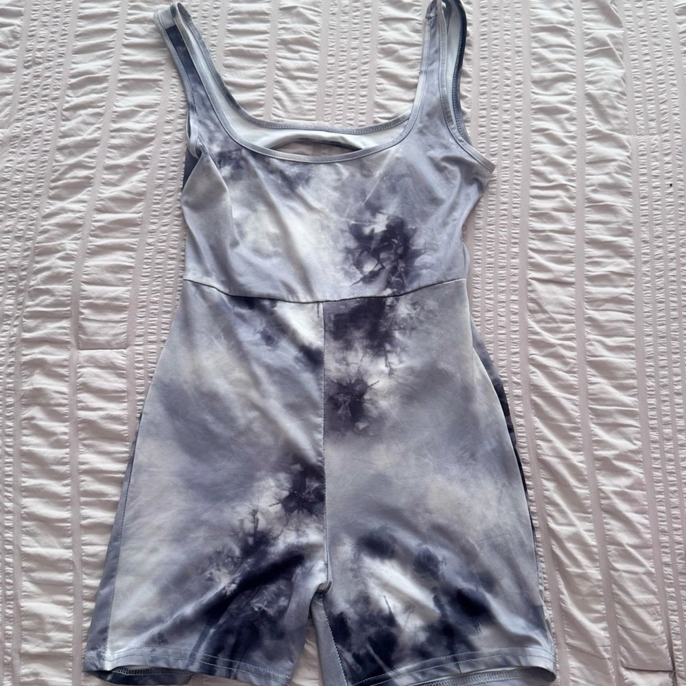 SHEIN Gray Tie-Dye Opened Back Sleeveless Romper